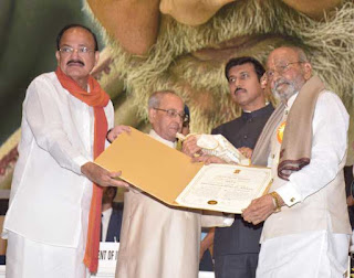 k-vishwanath-receives-ceivs-dada-saheb-phalke-award-akshay-kumar-best-actor-award
