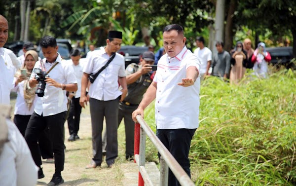 Asik, Bupati Nanang Bakal Perlebar Jembatan di Desa Berundung
