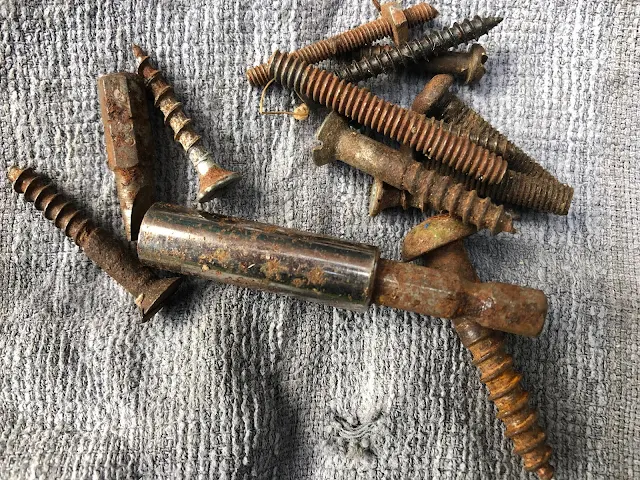 rust nails and screws remover