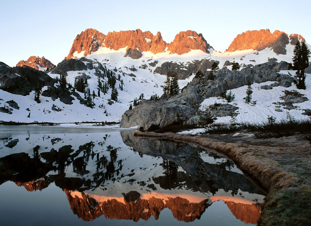 Lake with ice hill wallpaper