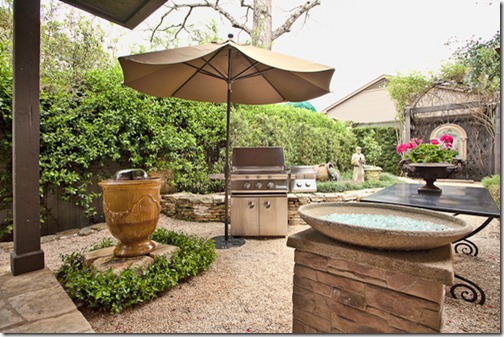 2111 Hartford Road Austin- courtyard 2