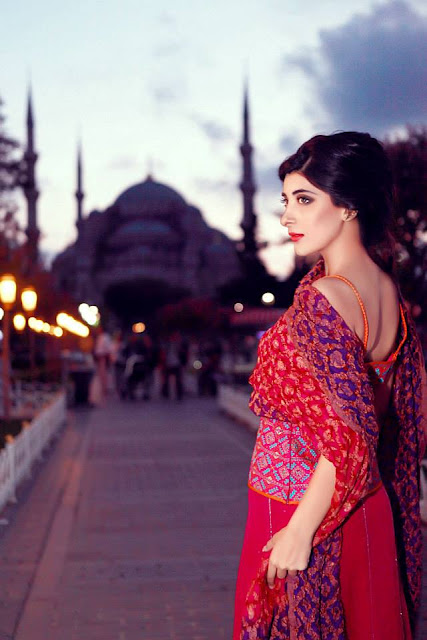 Beautiful Urwa Hocane HD Wallpaper