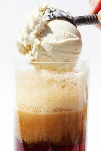 http://www.colourfulpalate.com/2015/08/05/low-carb-root-beer-float/