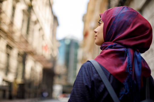 Pembelajaran Hijab Simpul Pita yang Elok