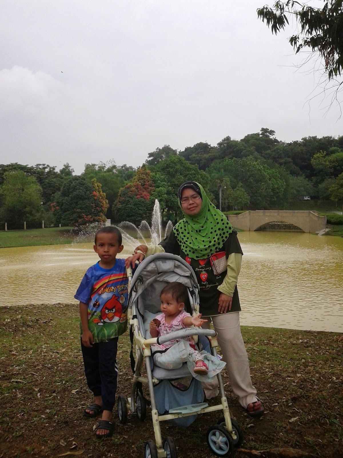 http://fiezabard.blogspot.com/2014/09/jogging-jogging-manja-di-taman-rekreasi.html