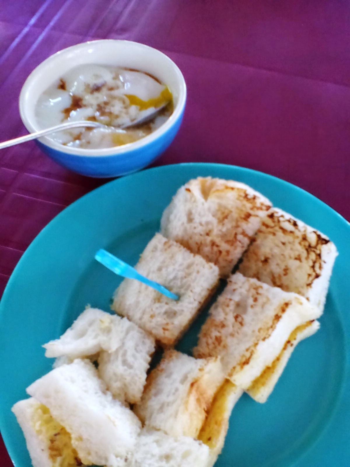 aku & kehidupan ini: roti bakar telur separuh masak.