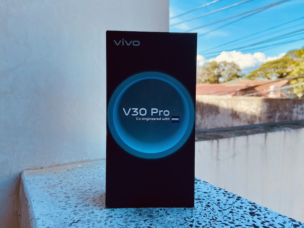 vivo V30 Pro Retail Box