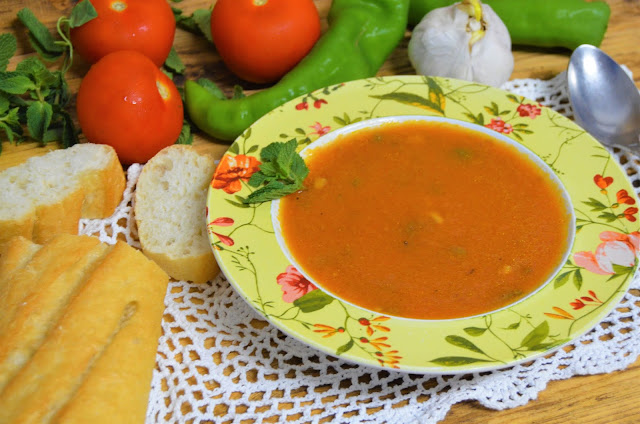 Las delicias de Mayte, sopa de tomate, sopa de tomate extremeña, sopa de tomate andaluza, sopa de tomate casera, sopa de tomate con pan, sopa de tomate para bajar de peso, sopa de tomate tradicional, sopa de tomate de la abuela,