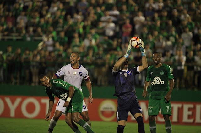 Nacional vence e complica a vida da Chapecoense na Libertadores