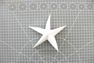 Schöne große 3 D Faltsterne... die DIY Anleitung für die Advents- Weihnachts- Winterdekoration gibt es bei kebo homing, dem Südtiroler Lifestyleblog