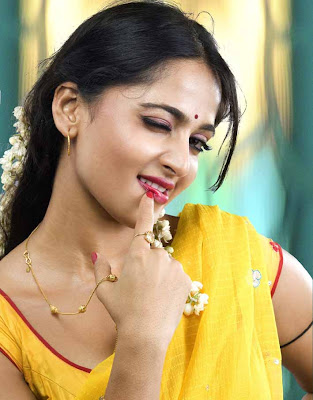 Anushka going to acta as sex worker in Silambarasan’s upcoming film ‘Vaanam’