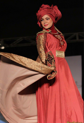 Trend Model Hijab Modern Ala Dewi Sandra