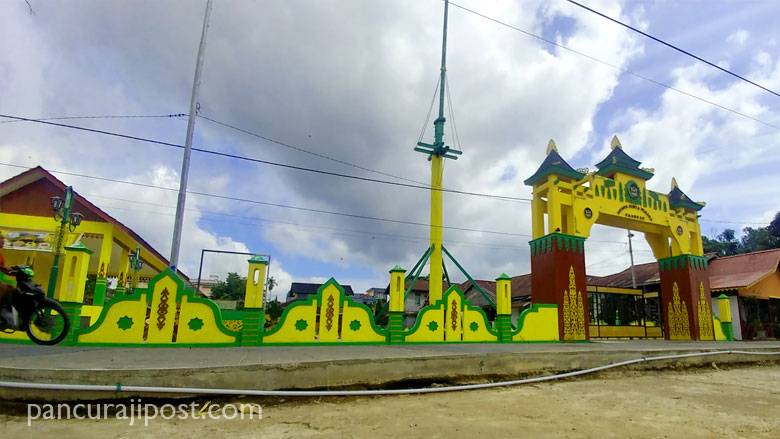 Pintu Gerbang Istana Surya Negara Sanggau