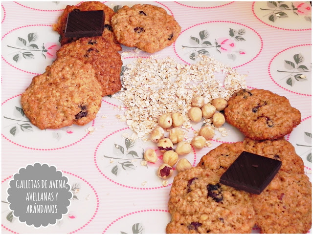 GALLETAS DE AVENA, AVELLANAS Y ARÁNDANOS