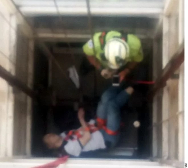 Hallan a hombre muerto dentro de un elevador en Toluca