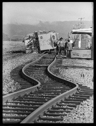 lge_edgecumbe_toppled_locomotive