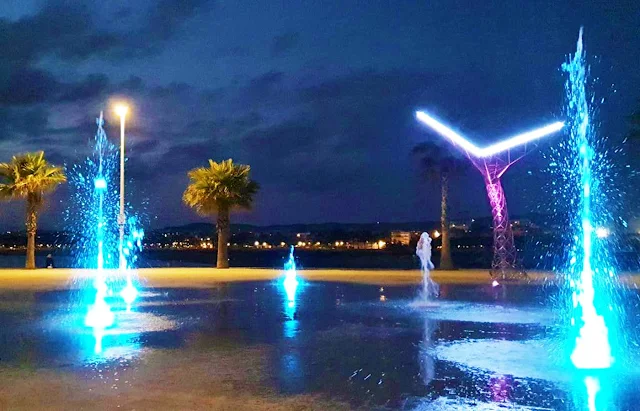 Antena Cua de Balena al dic de Ponent de Vilanova i la Geltrú