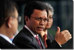 Malaysian Minister of Rural and Regional Development Mohd Shafie Apdal (R) speaks during a press conference after the pre-launch of Rural Entrepreneur Carnival 2013 at Sri Pentas in Petaling Jaya on September 2, 2013. The Malaysian Insider/Najjua Zulkefli