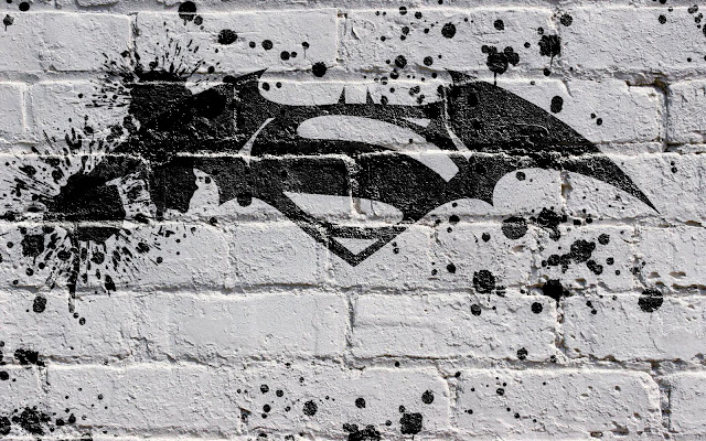 BATMAN SPRAY LOGO ON WALL