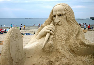 beach pictures and sculpture da vinci snowrider guy