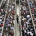 Σαν… σαρδέλες οι Κινέζοι στο μετρό του Πεκίνου!