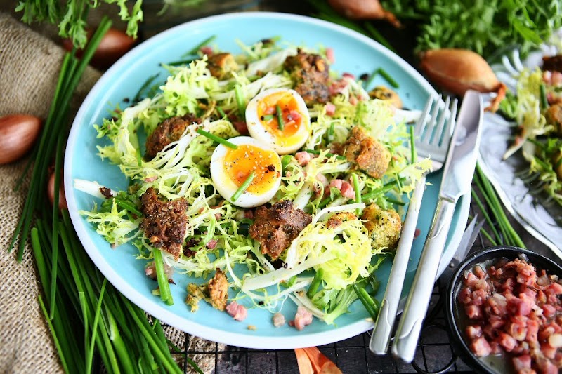 Frisée Salad With Warm Bacon Vinaigrette