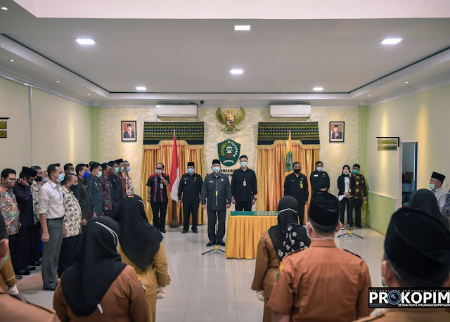 Irsan Efendi Nasution Lantik 13 Pejabat Administrator di Lingkungan RSUD Kota Padangsidimpuan.lelemuku.com.jpg