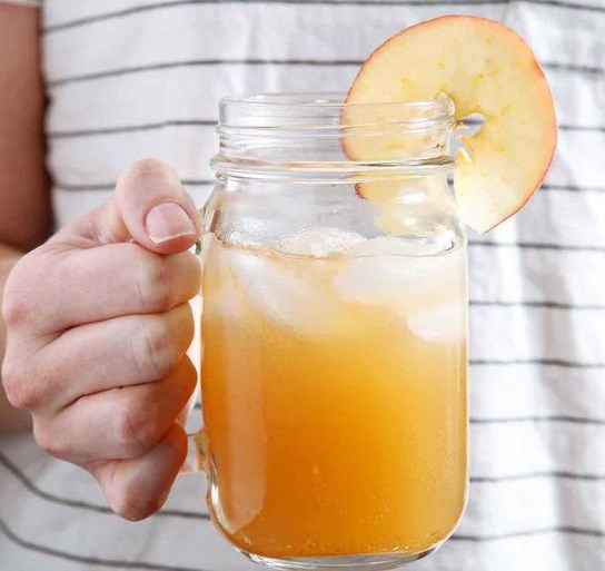 Sparkling Bourbon Pumpkin Apple Punch #falldrink #drinks