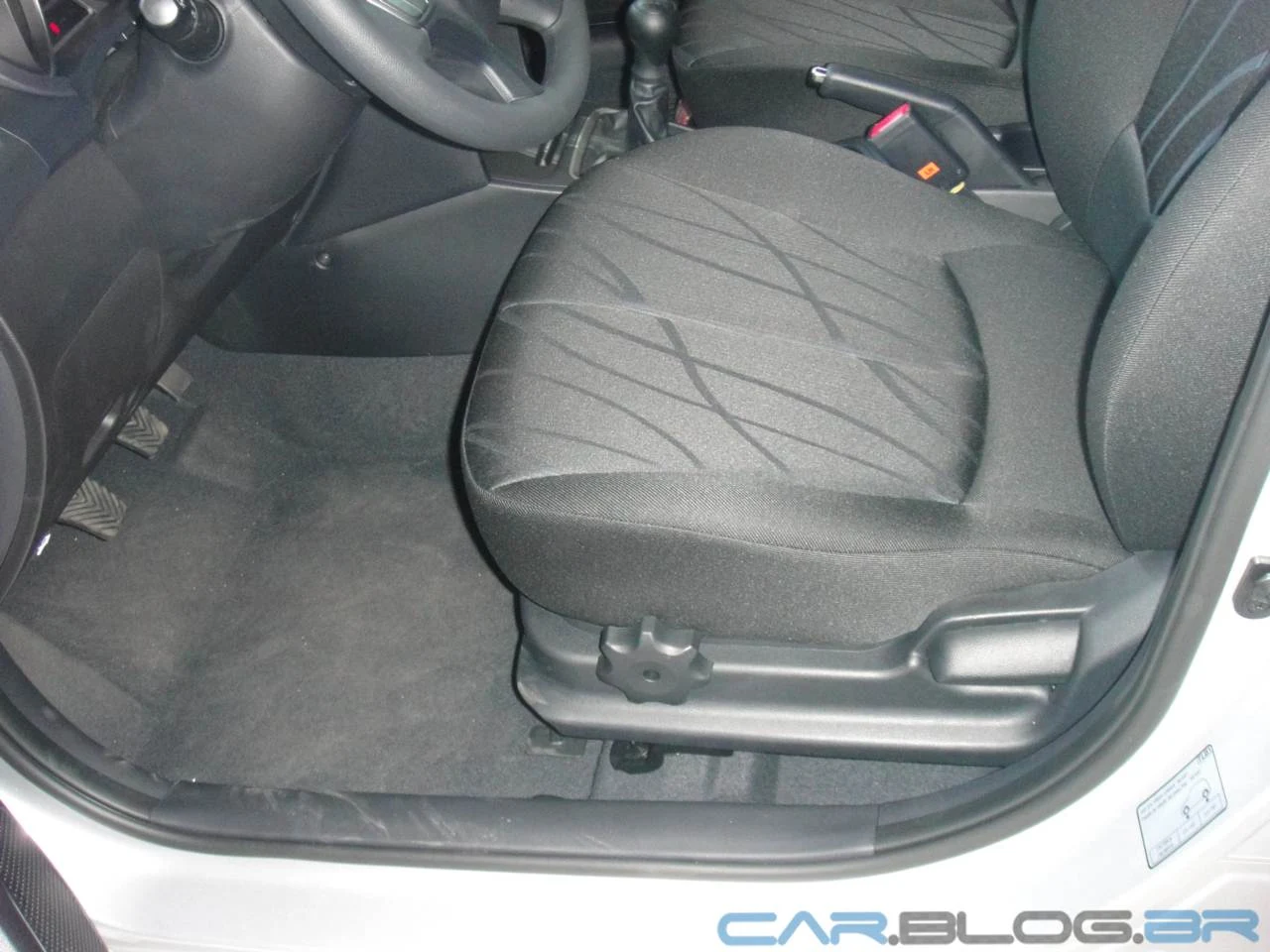 Hyundai HB20 x Volkswagen up! - espaço interno