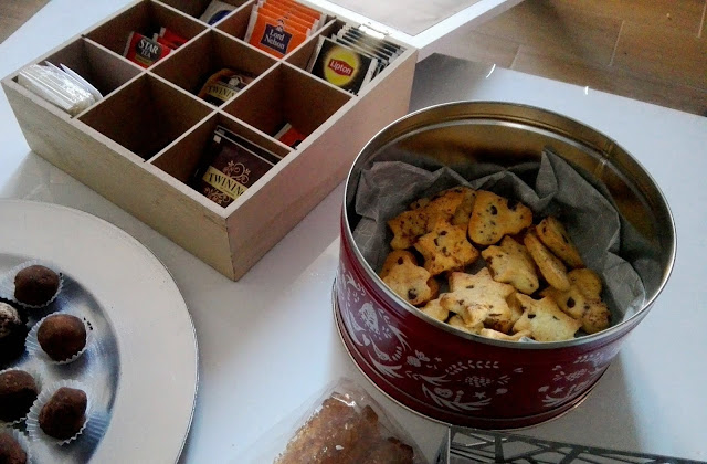 BISCOTTI DI NATALE, PASTA FROLLA, CIOCCOLATO FONDENTE, ricetta, ricette, dolci, crostate, biscotti, Natale