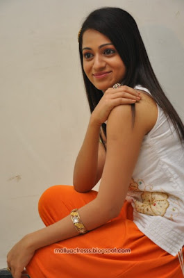 Actress Reshma cute stills