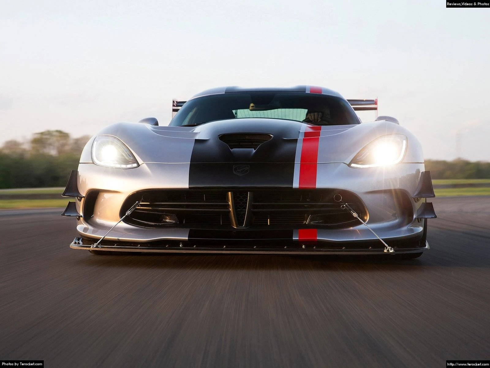 Hình ảnh siêu xe Dodge Viper ACR 2016 & nội ngoại thất