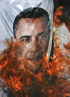 Pakistanis Burn Obama in Effigy