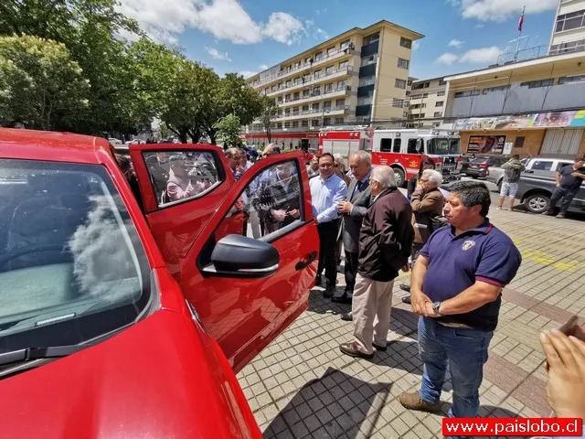 Osorno: Municipio entregó camioneta para apoyar labor de bomberos