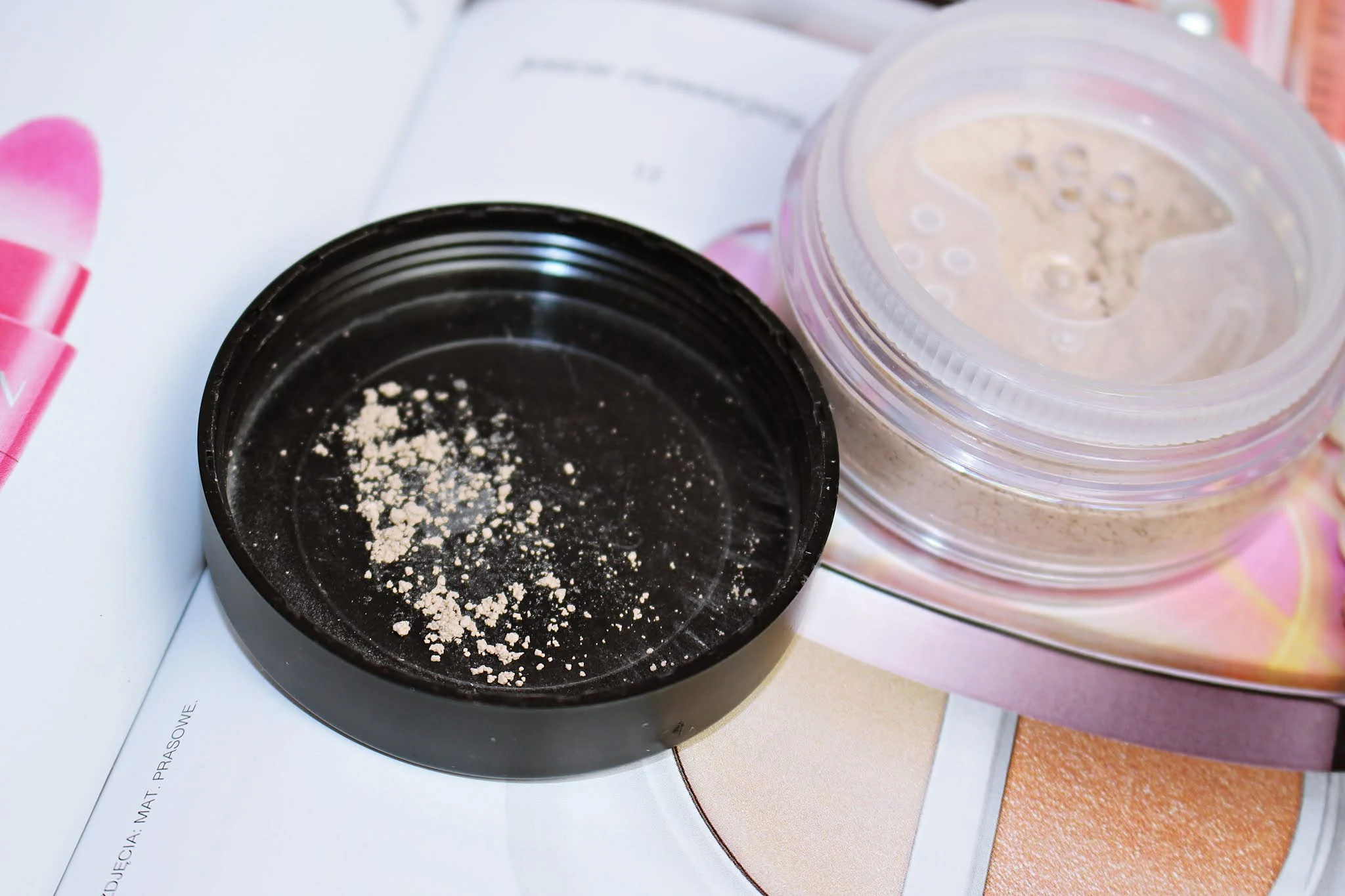 Rozświetlający puder mineralny Pretty Glow Annabelle Minerals