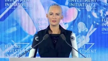 وأصبحت المملكة العربية السعودية أول بلد يمنح جنسية روبوتية - ويقول الناس إن لديها بالفعل حقوقا أكثر من النساء.