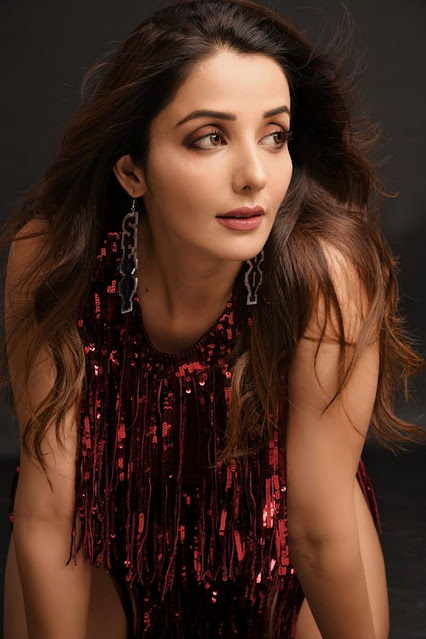 Sonia Mann in her latest HD photoshoot, looking radiant and stylish.