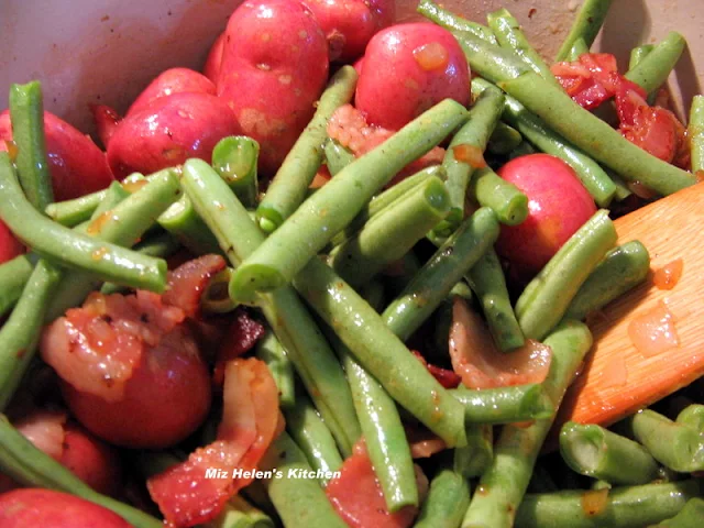 Fresh Green Beans and New Potatoes at Miz Helen's Country Cottage