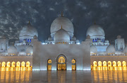 Only few Europeans and Americans could admire this mosque. (shutterstock sheikh zayed mosque at dusk)