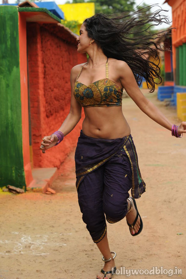 Item girl puja's hot stills