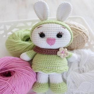 CONEJO AMIGURUMI