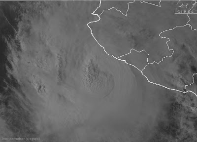 Hurrikan JOVA geht wahrscheinlich bei Emiliano Zapata / Farallón, Jalisco, über Land, Jova, Jalisco, Manzanillo, Puerto Vallarta, Mexiko, Pazifik, Verlauf, Zugbahn, Satellitenbild Satellitenbilder, aktuell, Vorhersage Forecast Prognose, Oktober, 2011, Hurrikansaison 2011, 