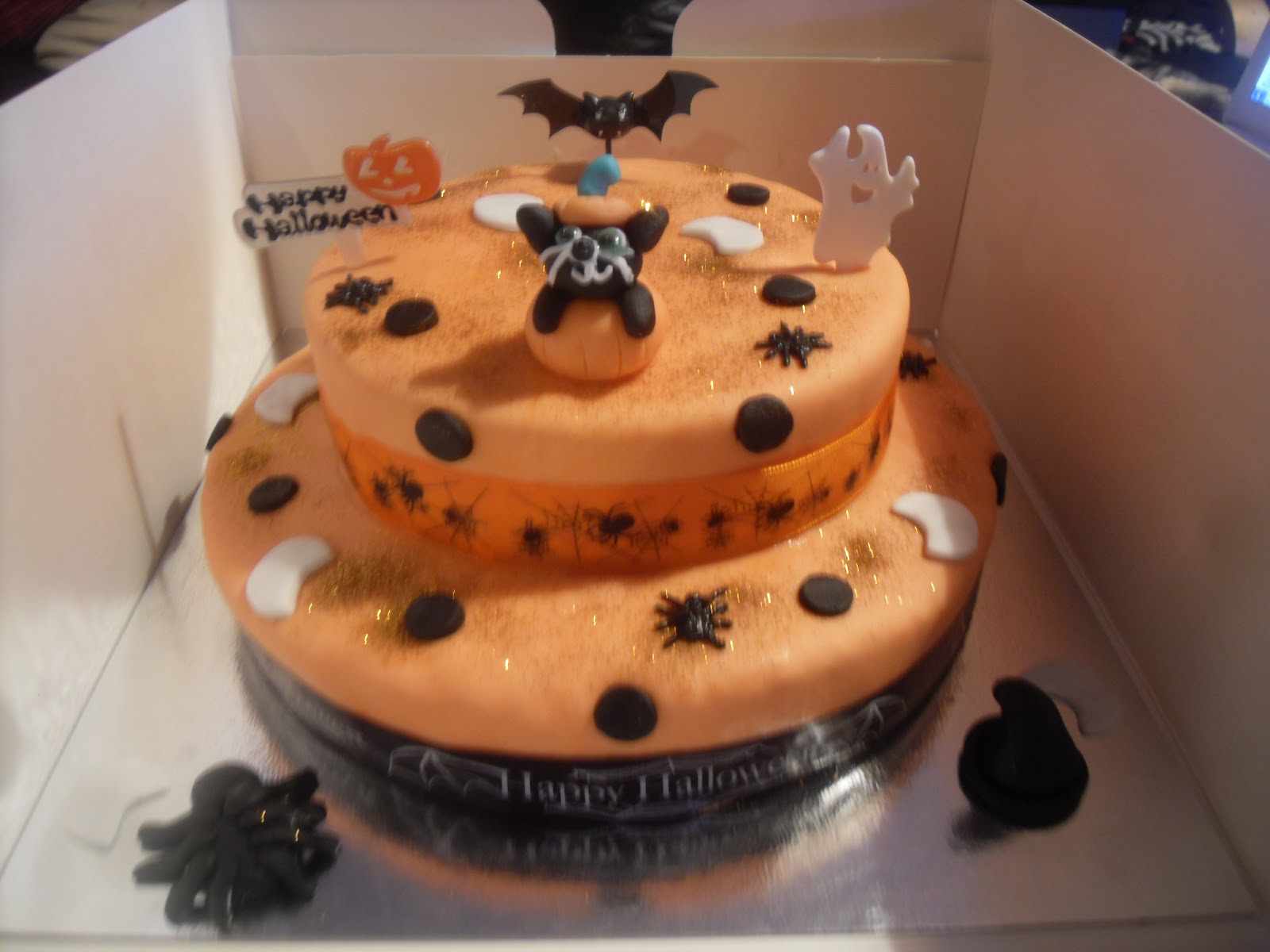 HER Cakes Halloween Cake & Cupcake Review