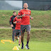 Kenedy pode estrear pelo Flamengo em partida contra o Grêmio no domingo 