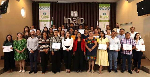 Los 34 talleristas en foto grupal tras el término del evento