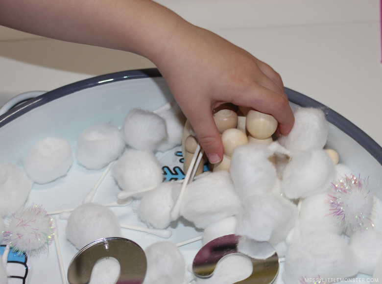 winter sensory table for toddlers