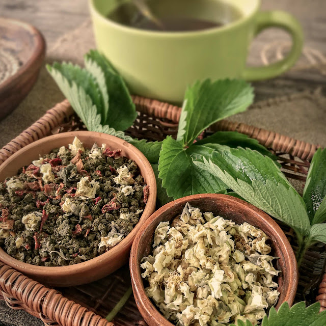 клубничный ферментированный час с сушеной клубники и лепестками жасмина, травяной натуральный чай ручной работы