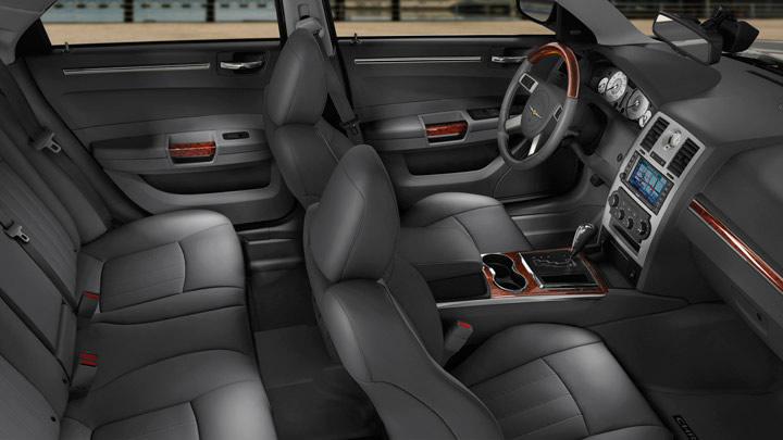 2010 Chrysler 300C SRT8 interior