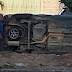 Motorista perde controle, capota e causa transtornos no trânsito em Manaus
