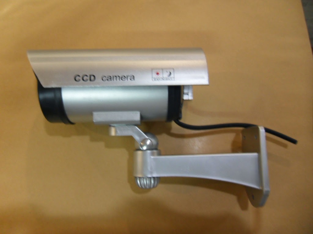 http://cctvonlinekamera.blogspot.com/2015/02/kamera-cctv-tiruan-silver-dilengkapi.html